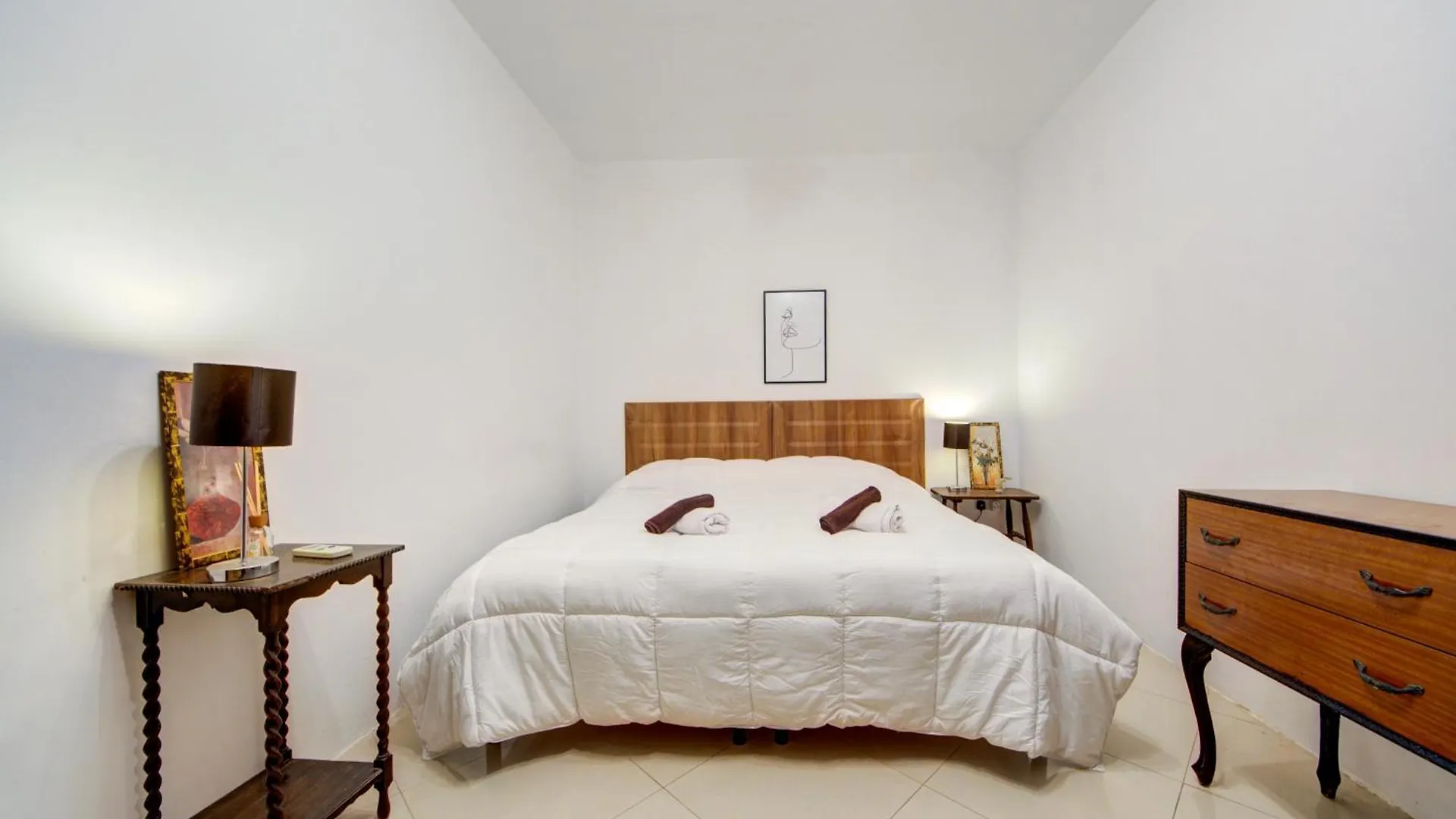 Apt San Julien Saint Julian's Lejlighed